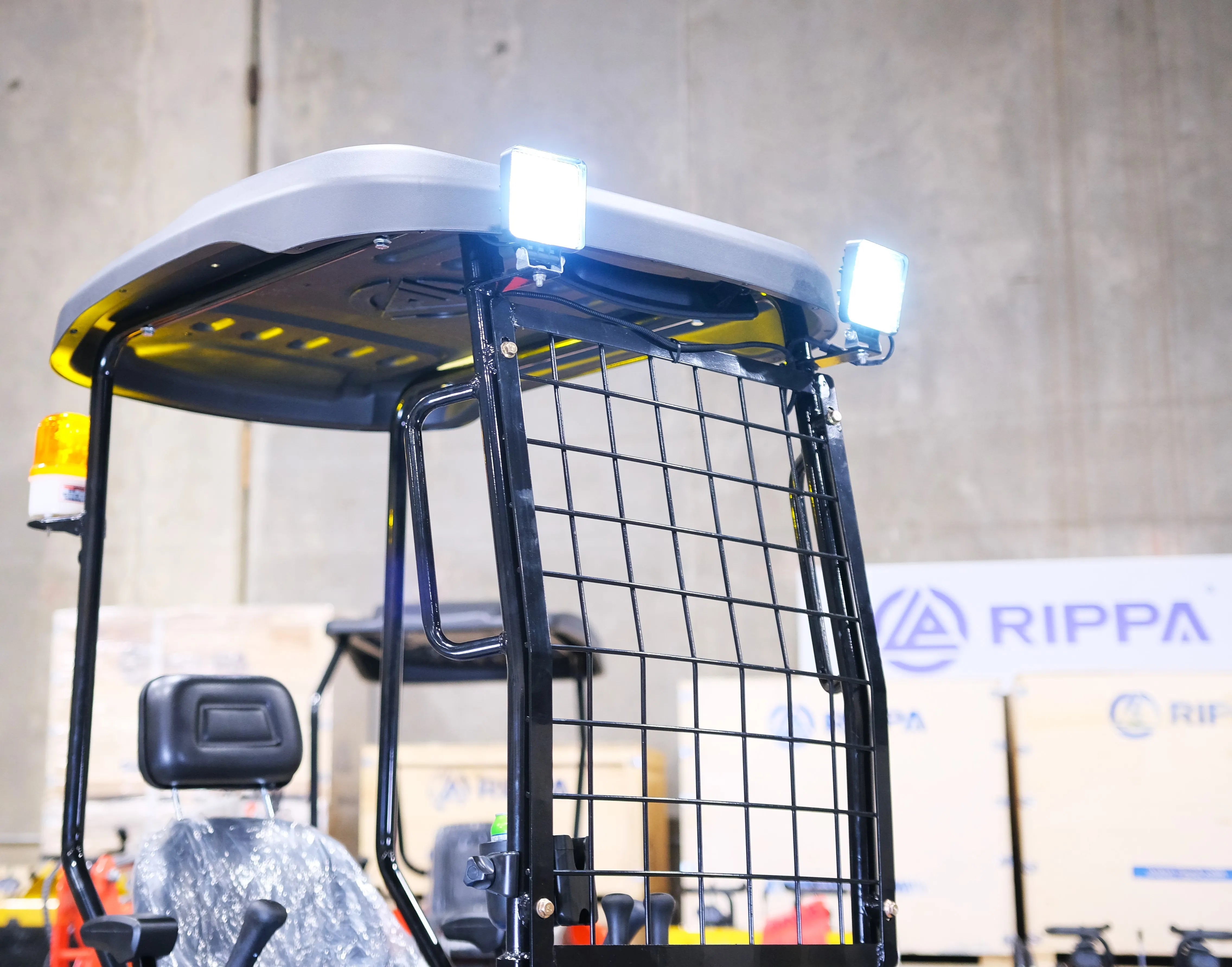 R10 ECO — minikoparka Rippa zdjęcie 8