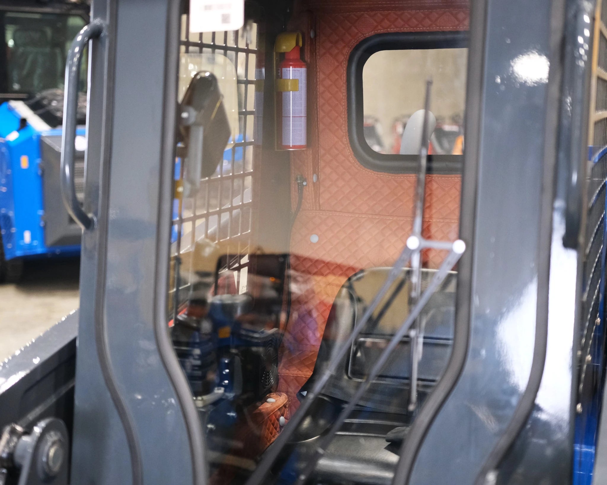 RS-07 na gąsienicach. KUBOTA silnik. — miniładowarka Rippa zdjęcie 5