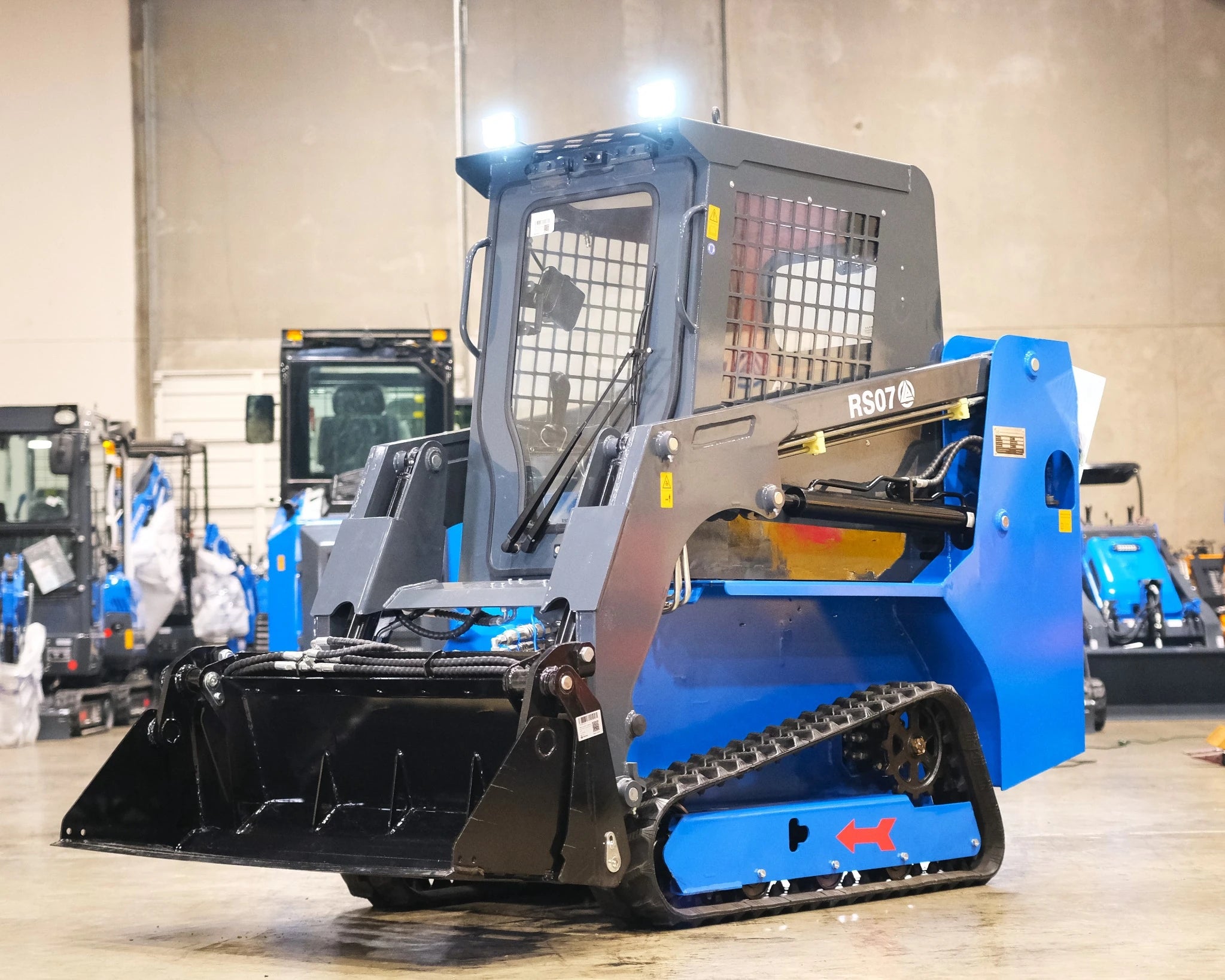 RS-07 na gąsienicach. KUBOTA silnik. — miniładowarka Rippa zdjęcie 2